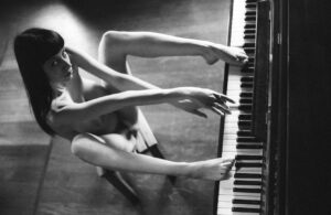 Vincenzo Travino photography - model Nina Marinaretta Della Luna - Gift Me Your Distraction - Nude Art Erotic Gallery