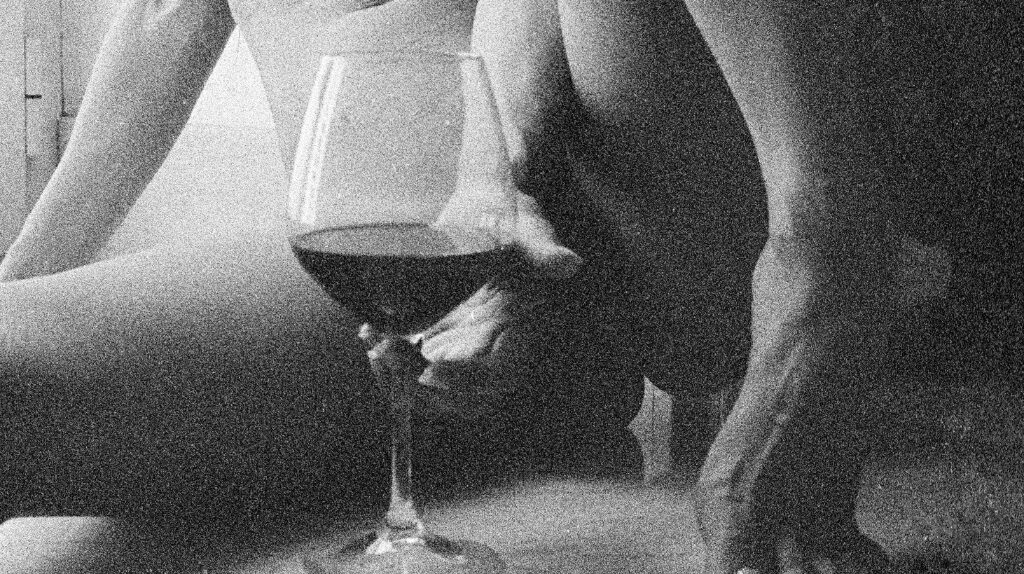 Vincenzo Travino photography - model Tantiana Moon - Message in a Bottle - Nude Art Gallery